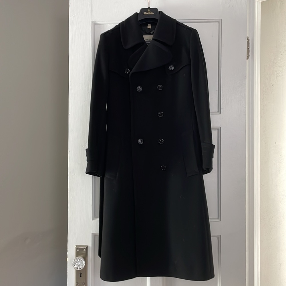 Gorgeous wool cashmere Burberry belted trench in impeccable condition. US size 6